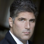 «صفوة» يشارك في مبادرة «جاكيت وحقيبة لكل طالب»