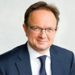 بنك كندا يخفض الفائدة الأساسية نصف نقطة مئوية إلى 1,25%