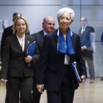 “كورونا”.. الصناعة والطيران والسياحة تخسر والأدوية أكبر الرابحين