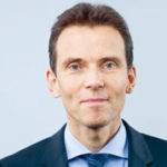 وزير المالية وقع على دفع مخصصات لمشاريع في الشؤون