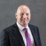 الأردن: سميرات يتسلم درعًا تكريميًا من نادي شباب الفحيص