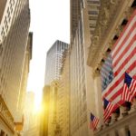 السماح للشركات بتسجيل السعر الفعلي للدولار في ميزانياتها: وزارة المالية تشرّع السوق السوداء