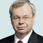 وزني اعطى الاذن للقاضية بو علوان بملاحقة موظف في المحكمة العقارية