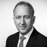 تنفيذ حكم قضائي يقضي بتسليم أحد المودعين اللبنانيين وديعته بالدولار الأميركي