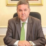 زراعة أول سماعة عظمية إلكترونية لمريضة في السعودية