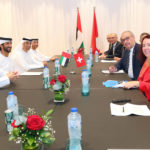 “لعبة الدولار” أرهقت اللبنانيين: لا أسس علمية لانخفاضه وارتفاعه