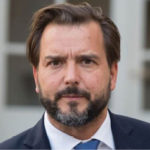 الكويت: د. خالد العنزي يسأل عن التأمين الصحي لمبتعثي البحرين