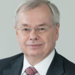 المكتب الإعلامي لوزير المالية: الخليل علق العمل موقتا بمذكرة مدير الواردات