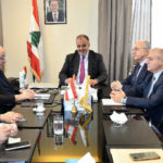 بوشكيان يكرم صناعيين وتقنيين قدامى