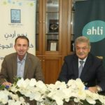 بلدية الشارقة وبنك الاستثمار يوقعان 20 ألف وجبة إفطار على العمال