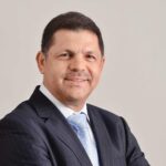 سوق أبوظبي يتراجع ببداية التداول بضغط أسهم العقار والبنوك