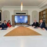 وزير الطاقة اللبناني : أسباب “سياسية” وراء تأخر خطة الكهرباء