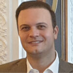 بنك أبوظبي التجاري: أرباح وبطاقة