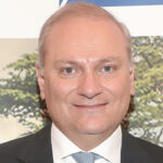 تكريم مدير دائرة التحصيل في نيوتن للتأمين