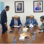 الأردن: مثقال مقطش يهدي مكتبة الاتحاد الأردني لشركات التأمين نسخة من كتابه