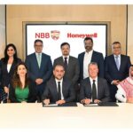 “الوطني” يحصد 13 جائزة ترسخ تفوقه الرقمي