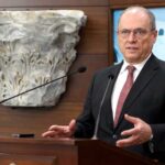 حبيب يهنّئ الشيخ سالم الصبّاح