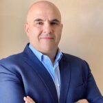 بيمال بهاتيا يفوز بجائزة الإنجاز المتميز البحري