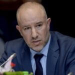 لبنان: الدفع بـ”الدولار” حصراً.. شركات التأمين ترفع أسعارها قريباً