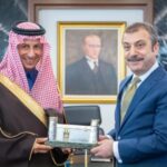 بنك الكويت الوطني يكشف عن منحوتة تؤرخ لمرحلة نهضة الكويت الحديثة