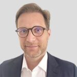 بنك العز الإسلامي يدشن البرنامج التعليمي ” مناهل العز”