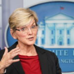 “الأنصاري للصرافة” تُبرم شراكةً مع “فزعة”