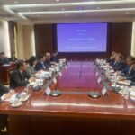 الإمارات وماليزيا تبحثان تعزيز العلاقات التجارية والاستثمارية