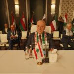 درع تقديرية من سلام الى رئيس نقابة الوسطاء والاستشاريين العقاريين