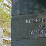 بنك عُمان العربي يوقع شراكة استراتيجية مع منصة “مصلِّح”