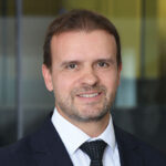 أشرف العزوني