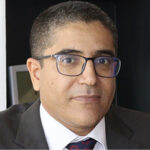 رئيس الوزراء الفرنسي يلمح لزيادة الضرائب