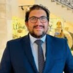 دبوسي يستمع إلى مطالب الأهالي بشأن رسوم التسجيل ويدعو لدراسة متأنية للقرار