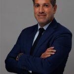 اجتماع بين حميه والمعنيين في المطار