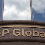 «الخليج» يوعّي طلاب «مركز الطفل» بمخاطر الاحتيال الإلكتروني