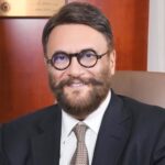 سلطنة عمان: الرئيس المالي لليـڤا للتأمين يتوّج بــ”أفضل قيادي أعمال في قطاع التأمين”