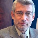 منح جائزة «القدوة الأكاديمية وتمكين الشباب في ريادة الأعمال» للبروفسور فؤاد زمكحل