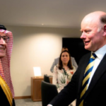 العراق: الحكومة العراقية تشترط “التأمين الصحي” لمنح سمة الدخول الى البلاد