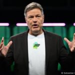 “الاقتصاد والسياحة” في الامارات تحصد 3 جوائز