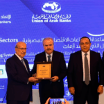 البنوك الخليجية تتكيف مع خفض الفائدة رغم تحديات السيولة