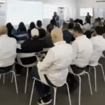 الإمارات: عدنان العيش يشارك في حفل تخرج الدفعة التاسعة عشرة من جامعة العين