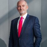 ايس جالاجر تشارك في بطولة البادل الخيرية دعماً لتمكين أصحاب الهمم