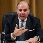 حبيب يُطلع رسامني على مشاريع مصرف الإسكان