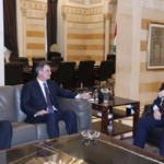 ماكرون: حان الوقت لأوروبا لتحدي هيمنة الدولار